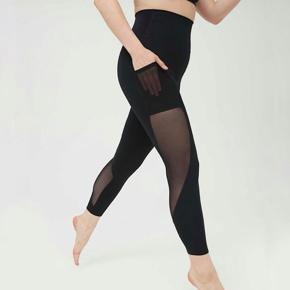 OFFLINE By Aerie Goals High Waisted Pocket 7/8 Legging in Black Size S - Picture 1 of 12